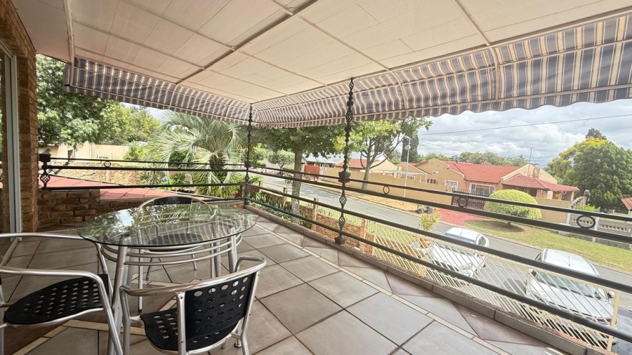 3 Bedroom Property for Sale in Bloubosrand Gauteng