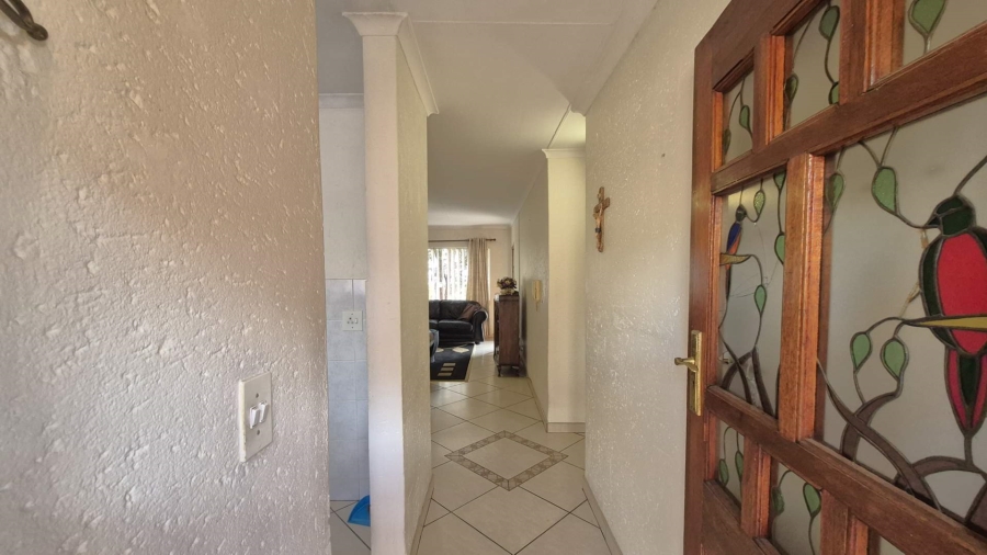 2 Bedroom Property for Sale in Little Falls Gauteng