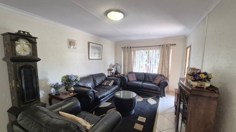 2 Bedroom Property for Sale in Little Falls Gauteng