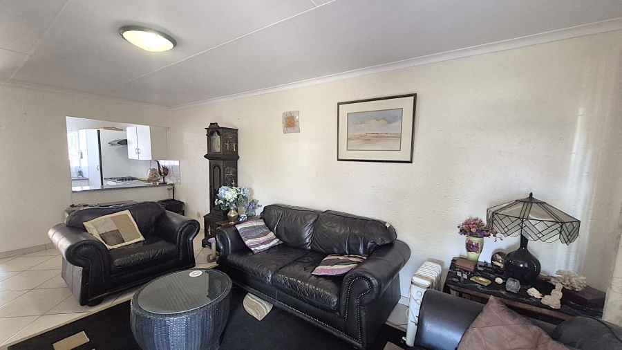 2 Bedroom Property for Sale in Little Falls Gauteng