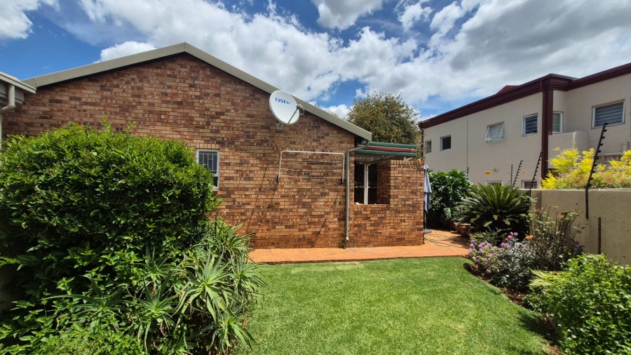 2 Bedroom Property for Sale in Little Falls Gauteng