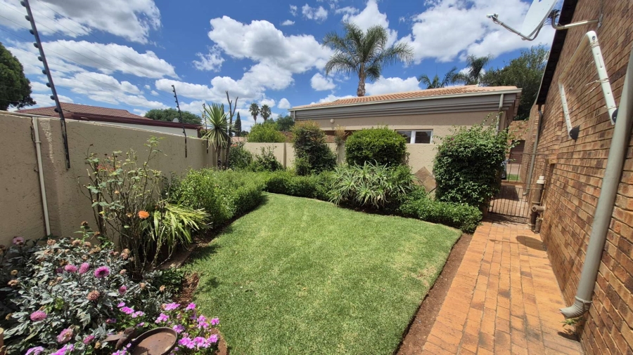 2 Bedroom Property for Sale in Little Falls Gauteng