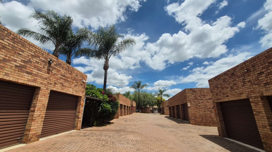 2 Bedroom Property for Sale in Little Falls Gauteng