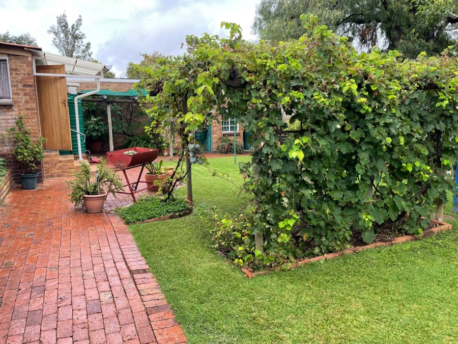4 Bedroom Property for Sale in Farrarmere Gauteng