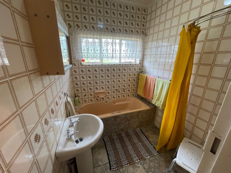 4 Bedroom Property for Sale in Farrarmere Gauteng