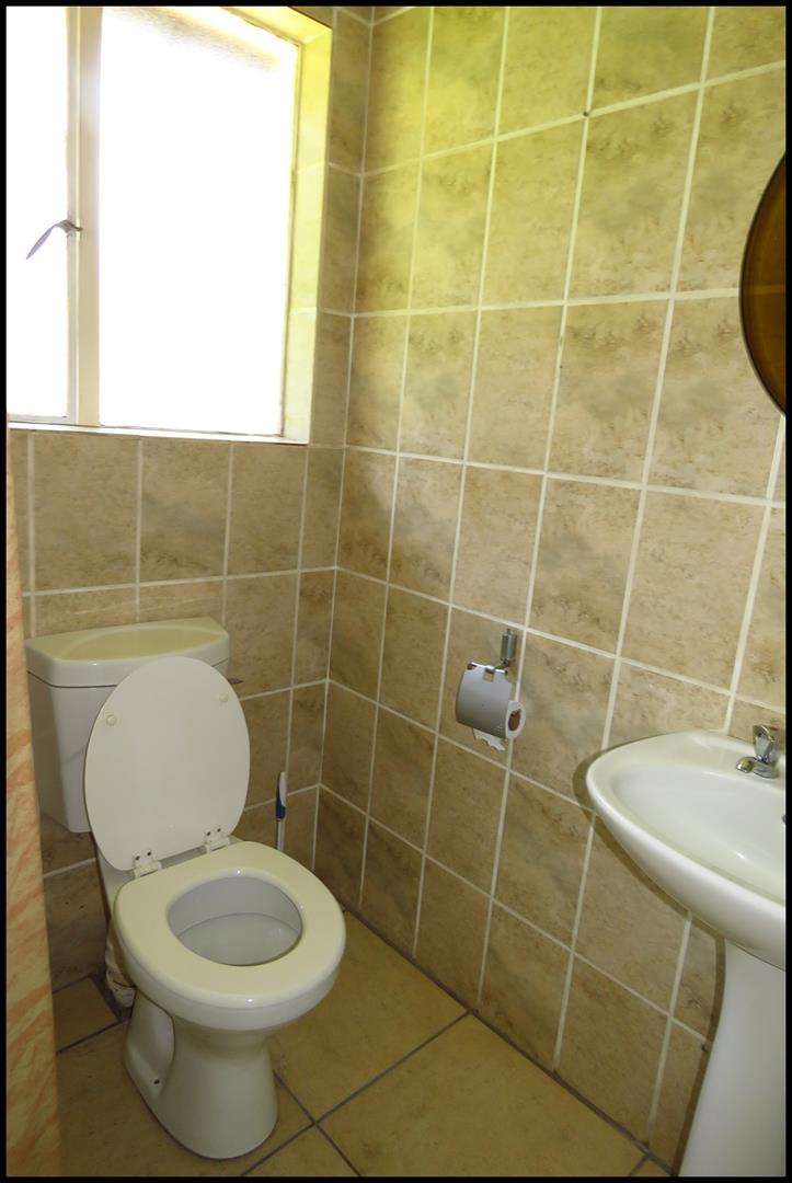 To Let 1 Bedroom Property for Rent in Florida Park Gauteng