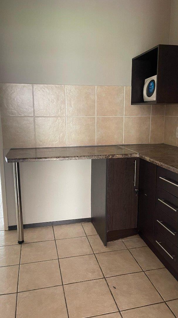 To Let 1 Bedroom Property for Rent in Ruimsig Gauteng