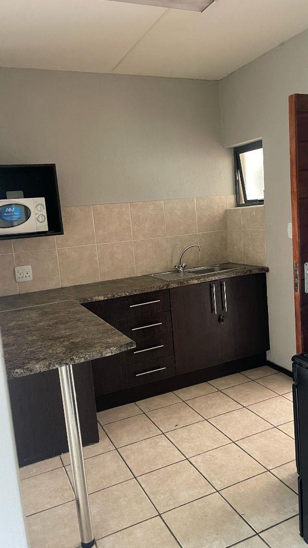 To Let 1 Bedroom Property for Rent in Ruimsig Gauteng