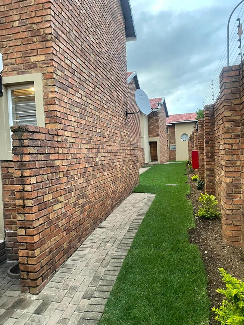 2 Bedroom Property for Sale in Edleen Gauteng