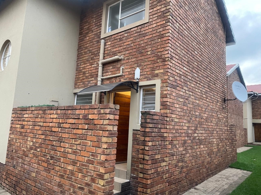 2 Bedroom Property for Sale in Edleen Gauteng