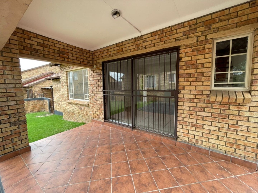 3 Bedroom Property for Sale in Rooihuiskraal Gauteng