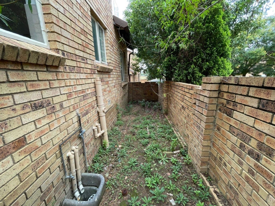 3 Bedroom Property for Sale in Rooihuiskraal Gauteng