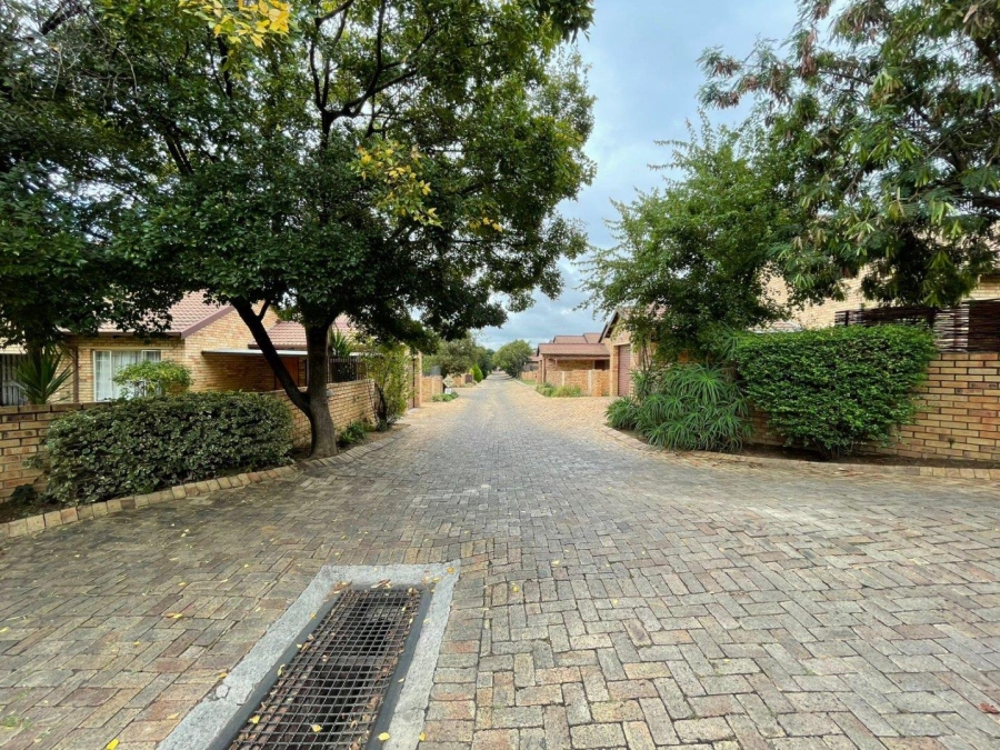 3 Bedroom Property for Sale in Rooihuiskraal Gauteng