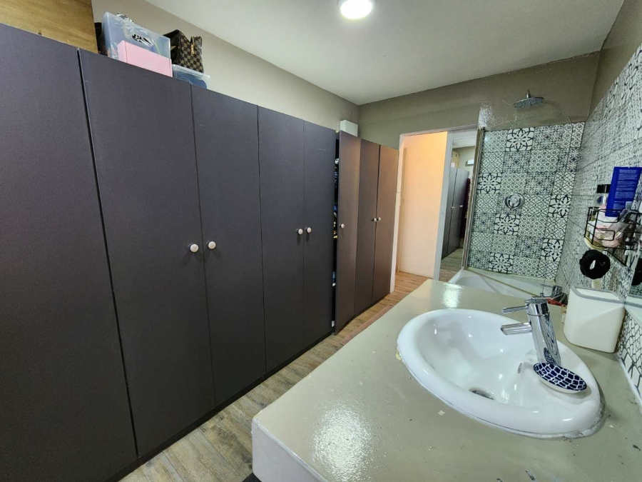 4 Bedroom Property for Sale in Kilner Park Gauteng