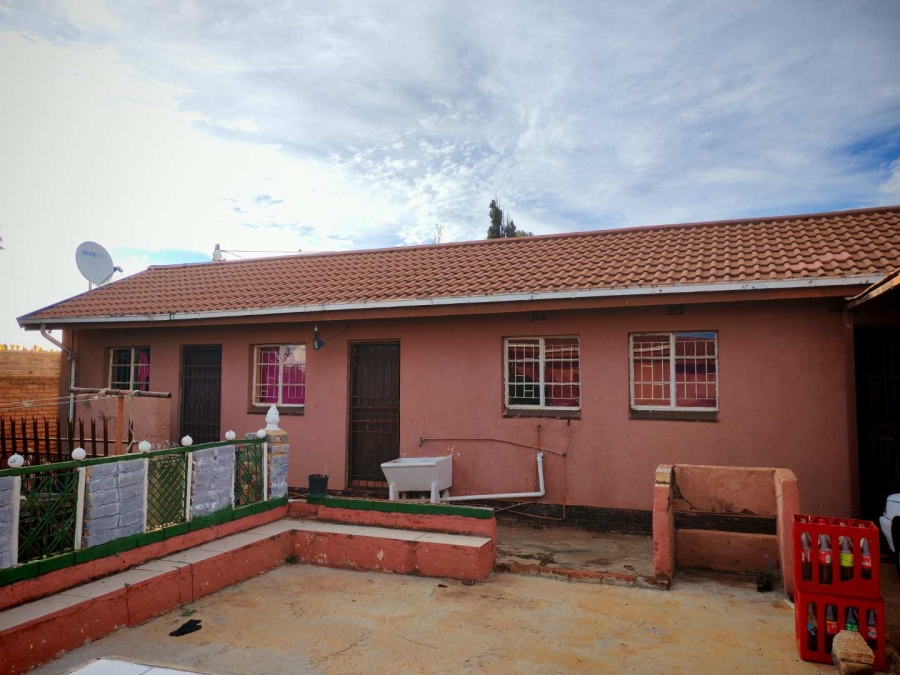 4 Bedroom Property for Sale in Lenasia South Gauteng