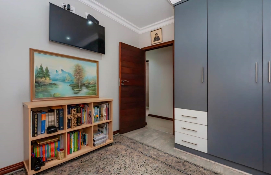 3 Bedroom Property for Sale in New Redruth Gauteng