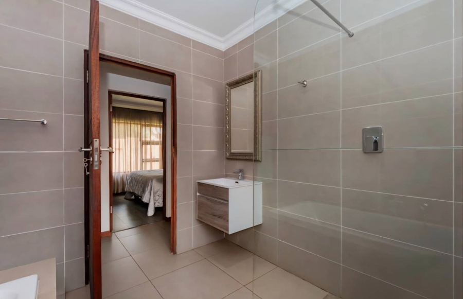 3 Bedroom Property for Sale in New Redruth Gauteng
