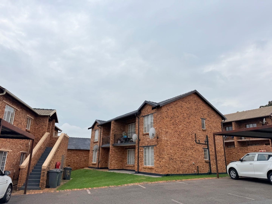 2 Bedroom Property for Sale in Chloorkop Gauteng