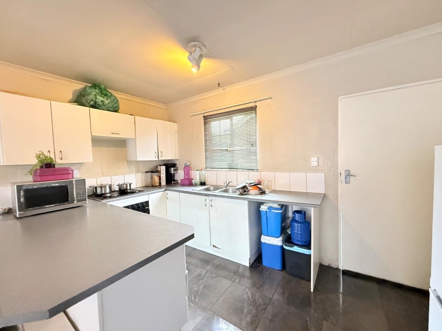 2 Bedroom Property for Sale in Chloorkop Gauteng