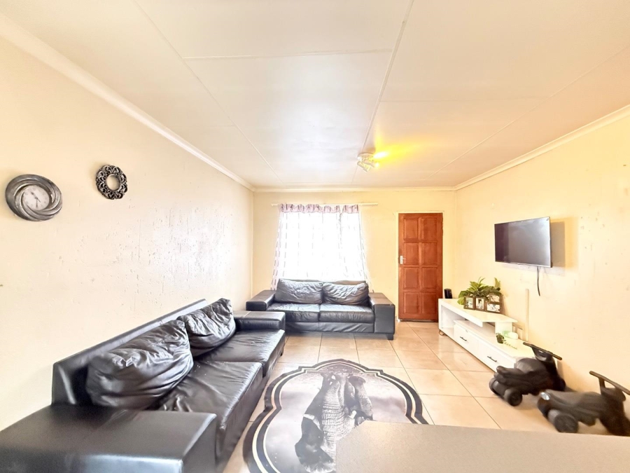 2 Bedroom Property for Sale in Chloorkop Gauteng
