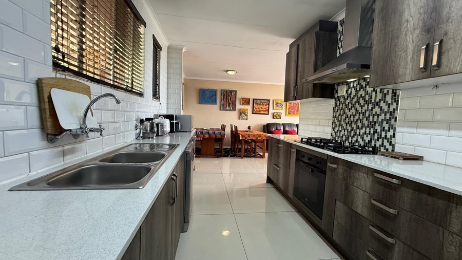 2 Bedroom Property for Sale in La Montagne Gauteng