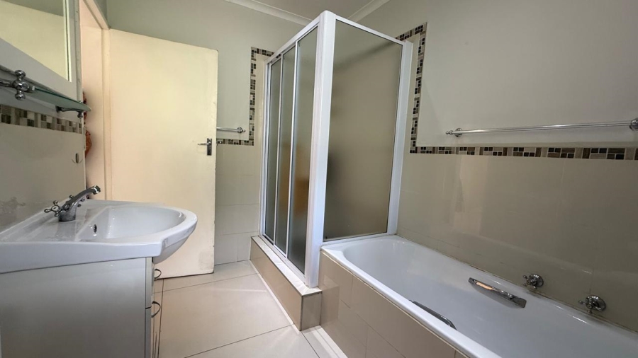 2 Bedroom Property for Sale in La Montagne Gauteng