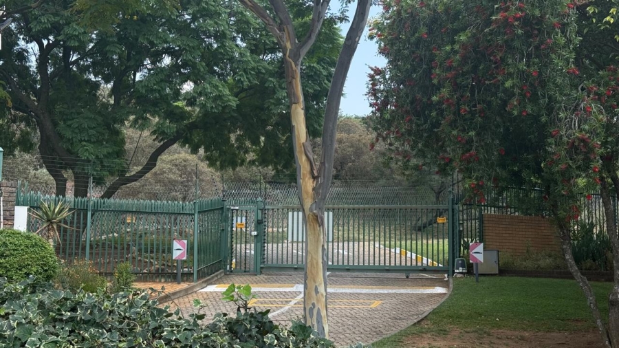 2 Bedroom Property for Sale in La Montagne Gauteng