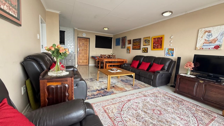 2 Bedroom Property for Sale in La Montagne Gauteng