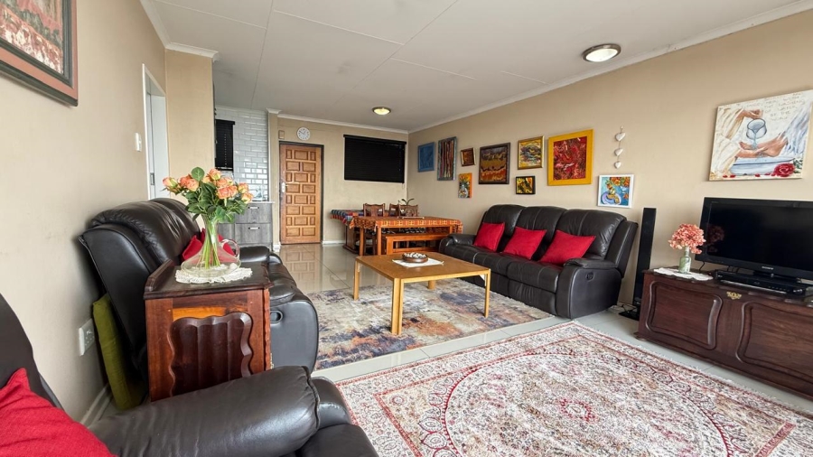 2 Bedroom Property for Sale in La Montagne Gauteng