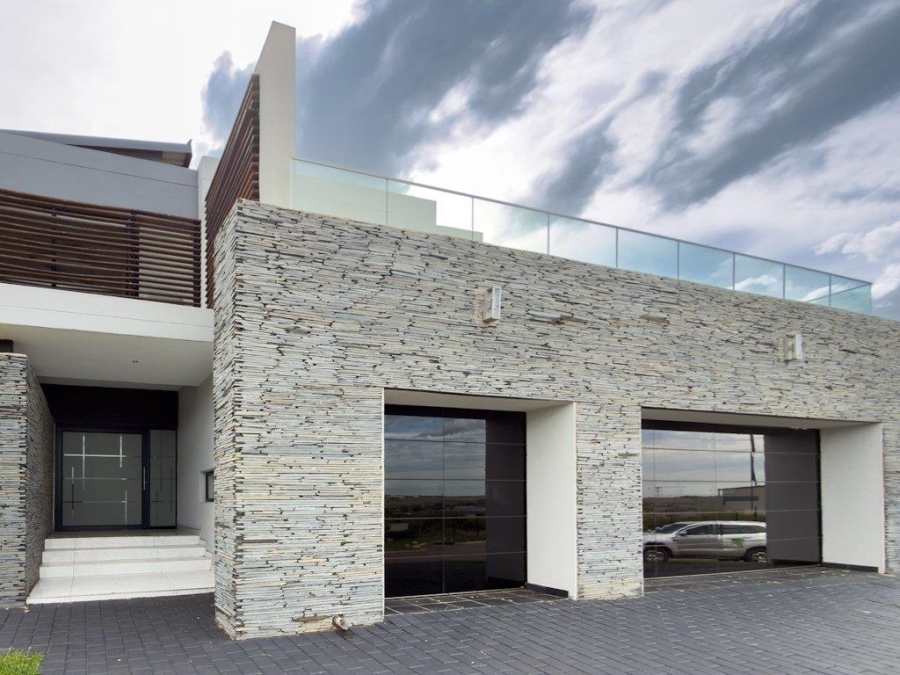 7 Bedroom Property for Sale in Midstream Ridge Gauteng