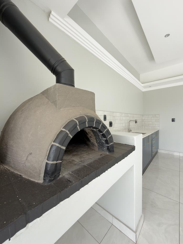 7 Bedroom Property for Sale in Midstream Ridge Gauteng