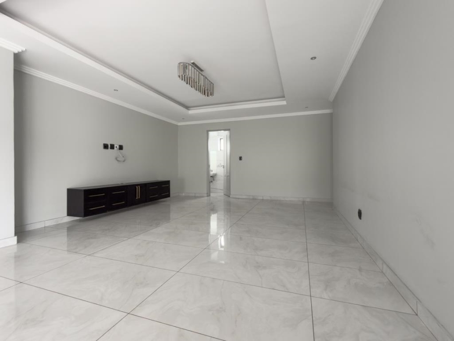 7 Bedroom Property for Sale in Midstream Ridge Gauteng