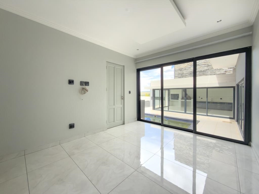 7 Bedroom Property for Sale in Midstream Ridge Gauteng