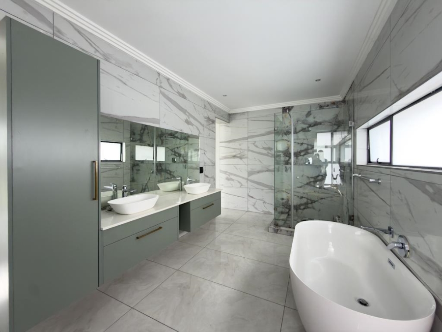 7 Bedroom Property for Sale in Midstream Ridge Gauteng