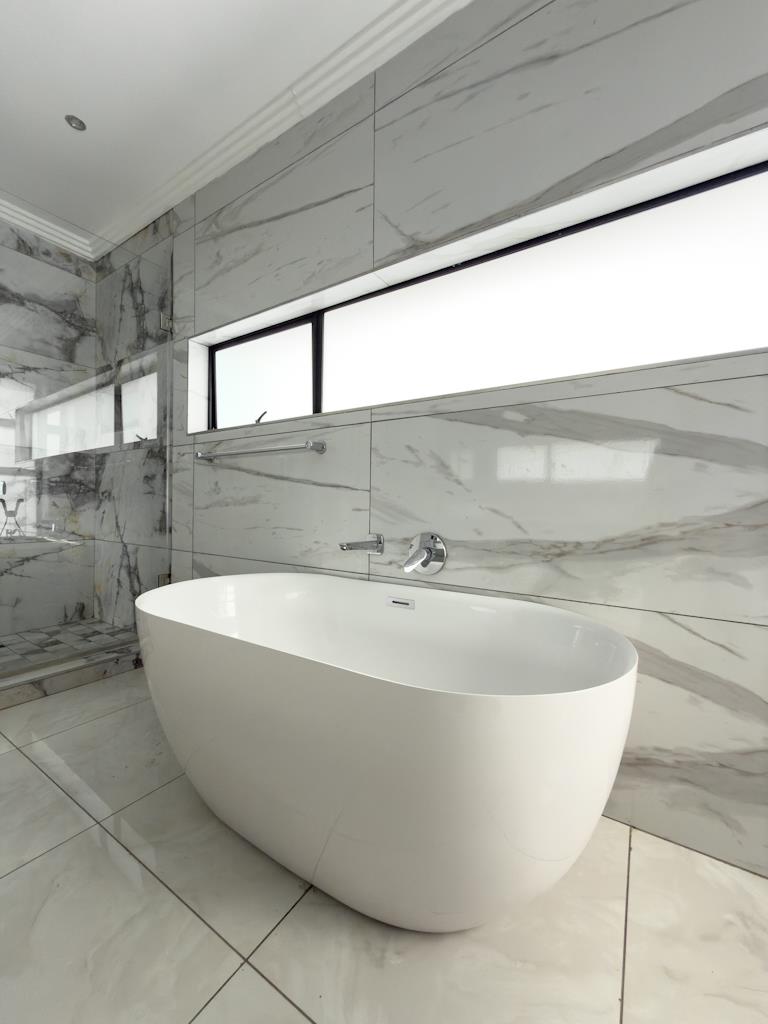 7 Bedroom Property for Sale in Midstream Ridge Gauteng