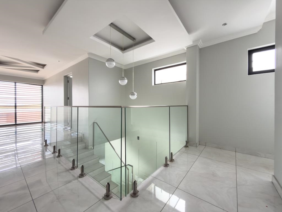 7 Bedroom Property for Sale in Midstream Ridge Gauteng