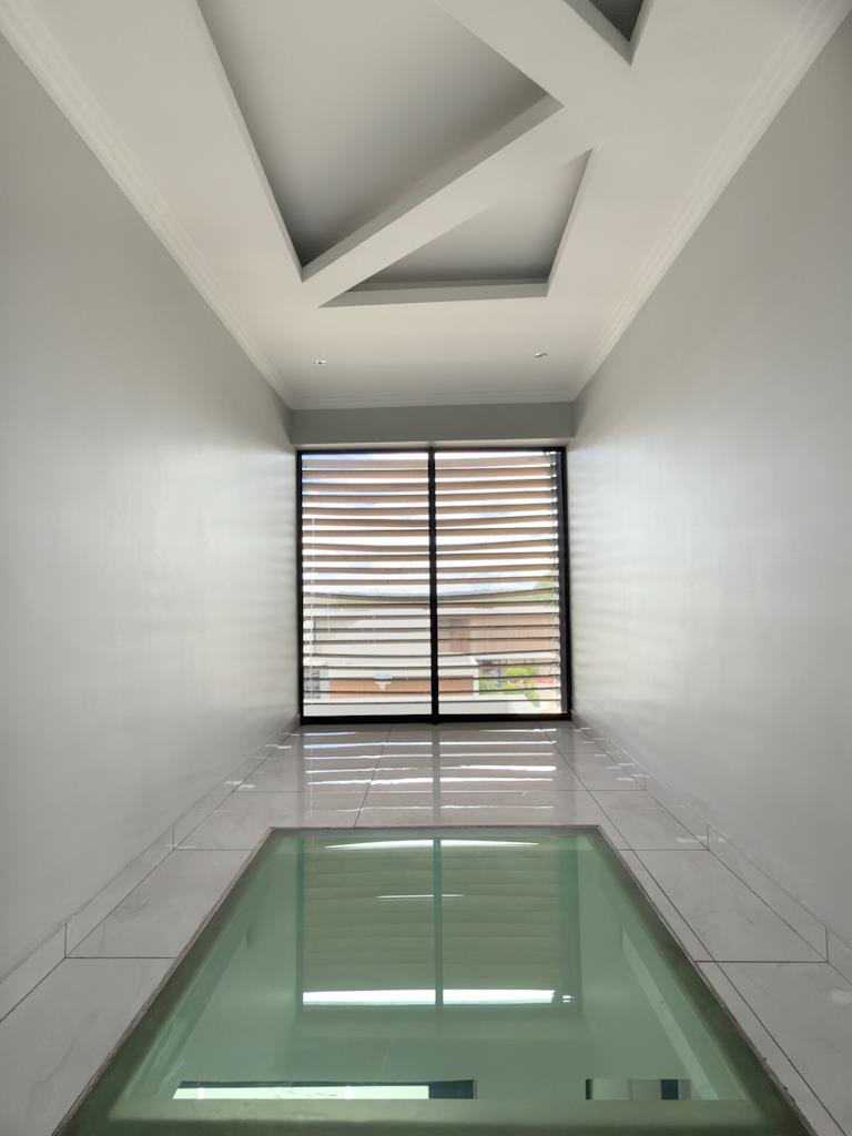 7 Bedroom Property for Sale in Midstream Ridge Gauteng