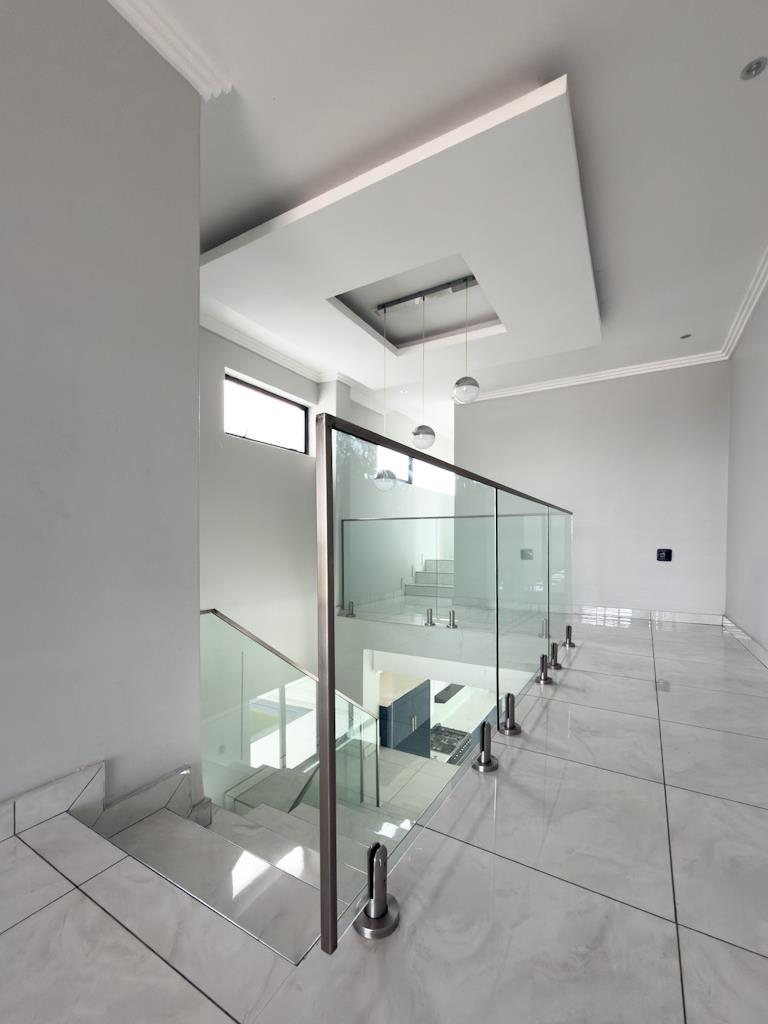 7 Bedroom Property for Sale in Midstream Ridge Gauteng