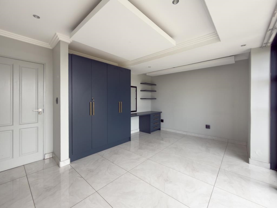 7 Bedroom Property for Sale in Midstream Ridge Gauteng