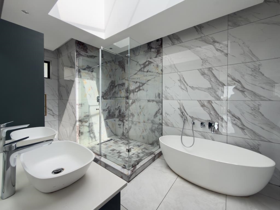 7 Bedroom Property for Sale in Midstream Ridge Gauteng