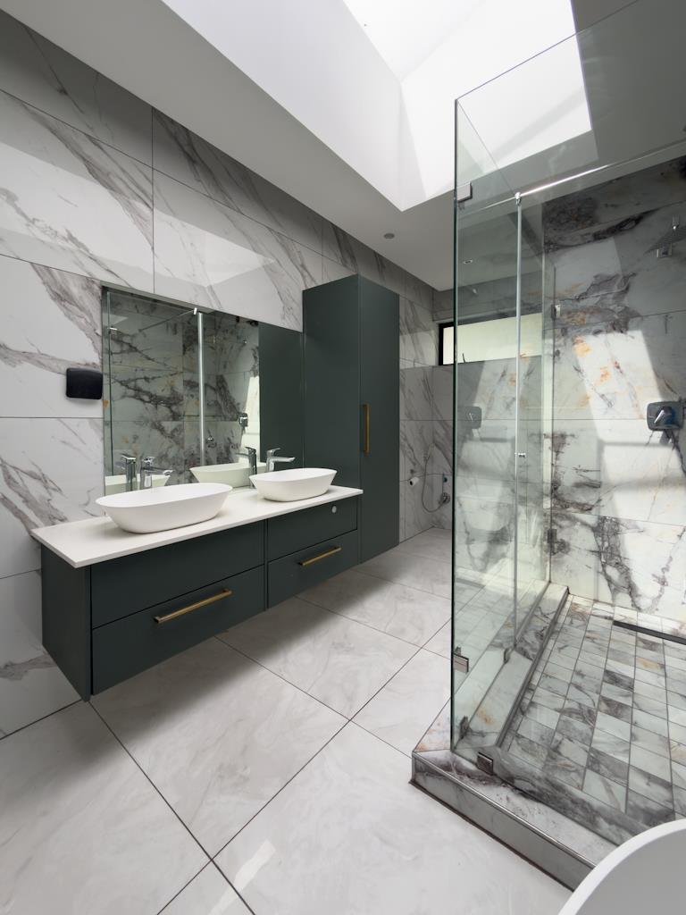 7 Bedroom Property for Sale in Midstream Ridge Gauteng