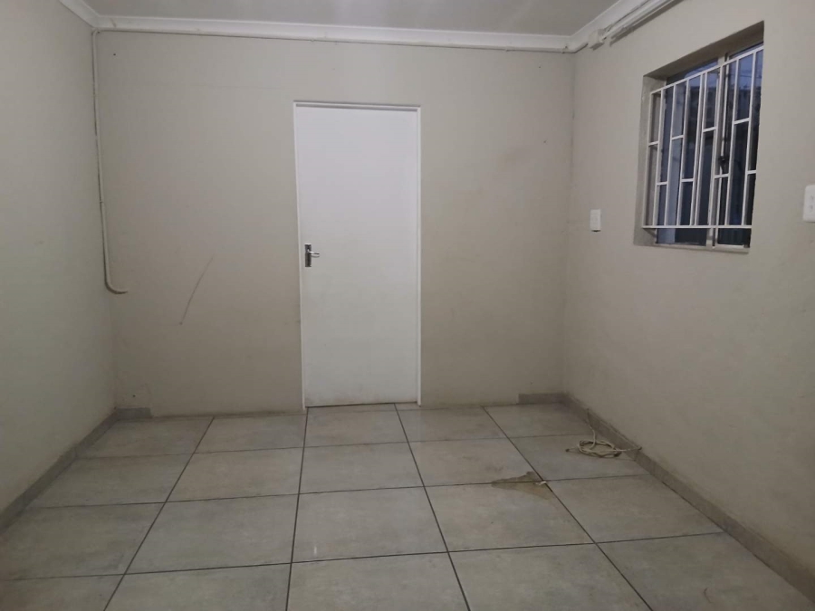 To Let 1 Bedroom Property for Rent in Lambton Gauteng