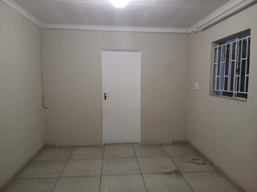 To Let 1 Bedroom Property for Rent in Lambton Gauteng