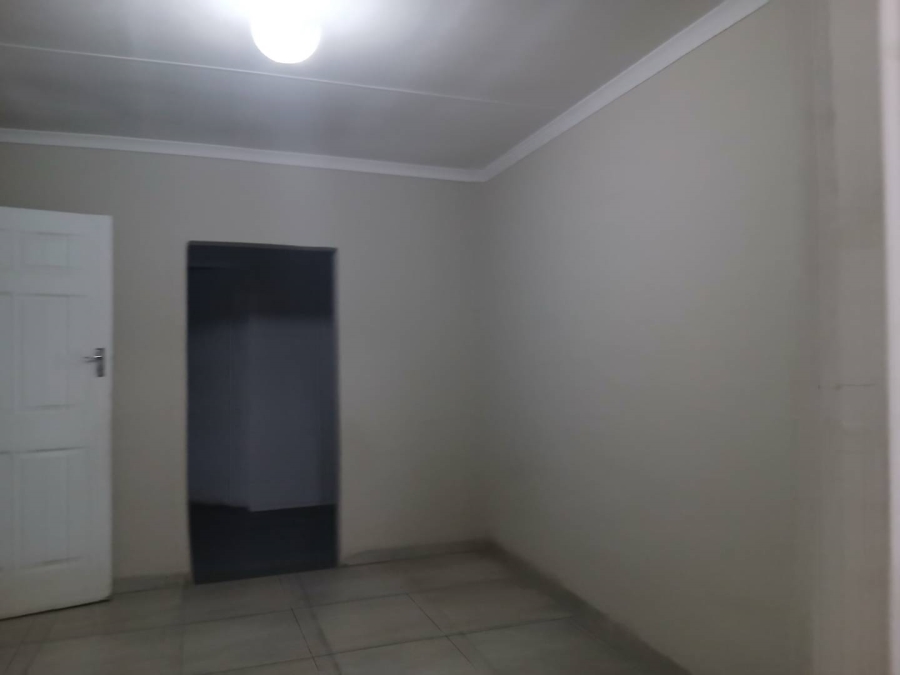 To Let 1 Bedroom Property for Rent in Lambton Gauteng