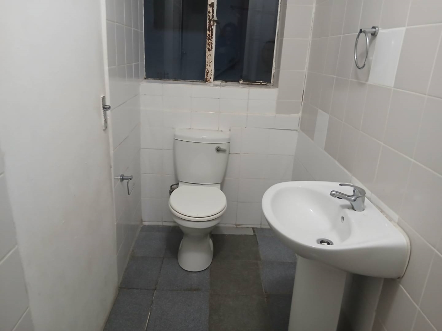 To Let 1 Bedroom Property for Rent in Lambton Gauteng