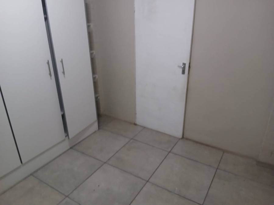 To Let 1 Bedroom Property for Rent in Lambton Gauteng