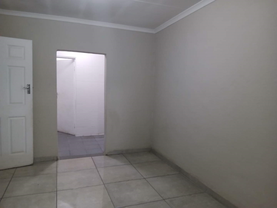 To Let 1 Bedroom Property for Rent in Lambton Gauteng