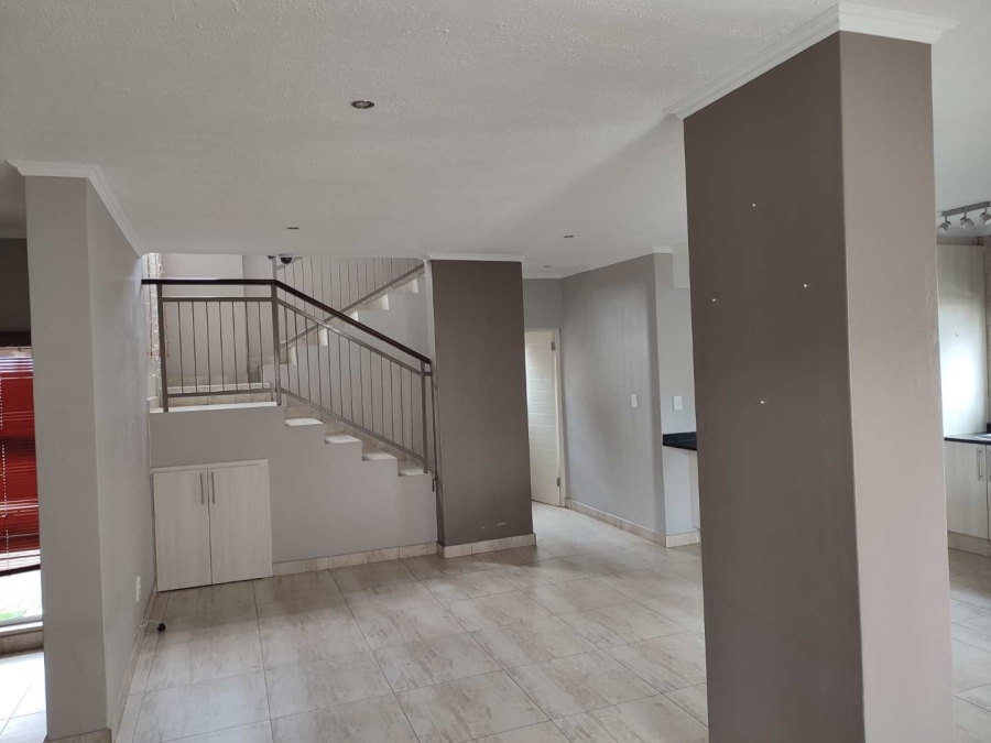 4 Bedroom Property for Sale in Thatchfield Hills Gauteng