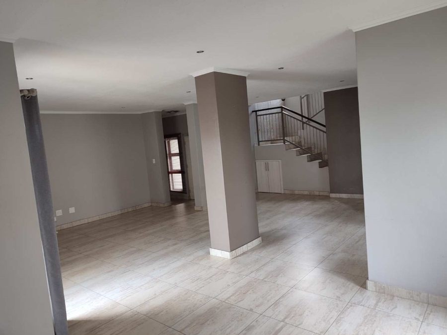 4 Bedroom Property for Sale in Thatchfield Hills Gauteng