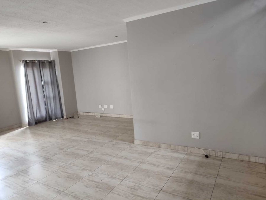 4 Bedroom Property for Sale in Thatchfield Hills Gauteng